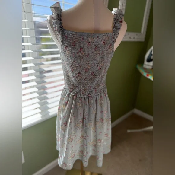 Floral Ruffle milk made Dress - Picture 2 of 4